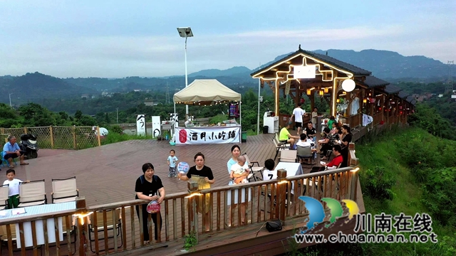 合江县荔江镇柿子田村：微风微醺微微甜，露天清吧享清闲