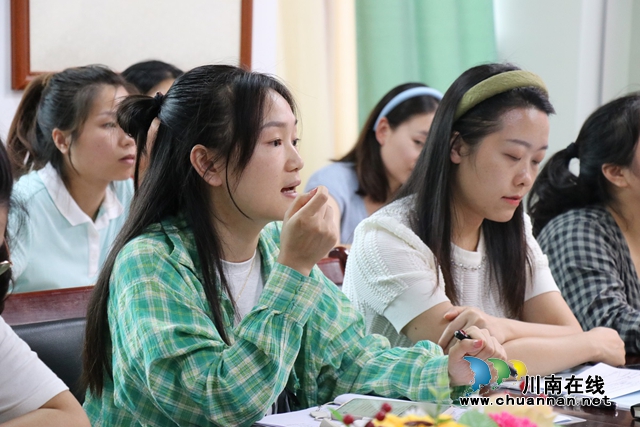 教师研讨（陈聪蓉）.JPG